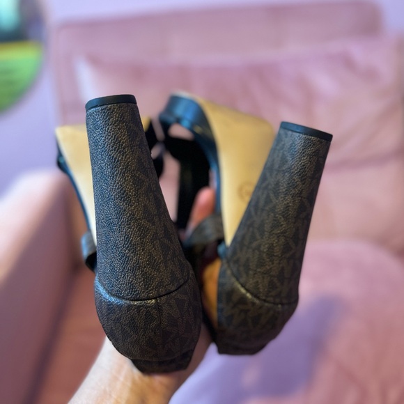 Michael Kors platform heels - Picture 3 of 10